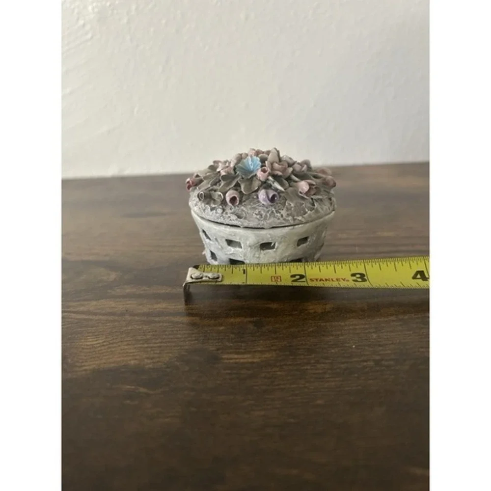 Detailed Ornate‎ Visconti Mollica CAPODIMONTE 3-D Floral Lidded Ceramic Dish